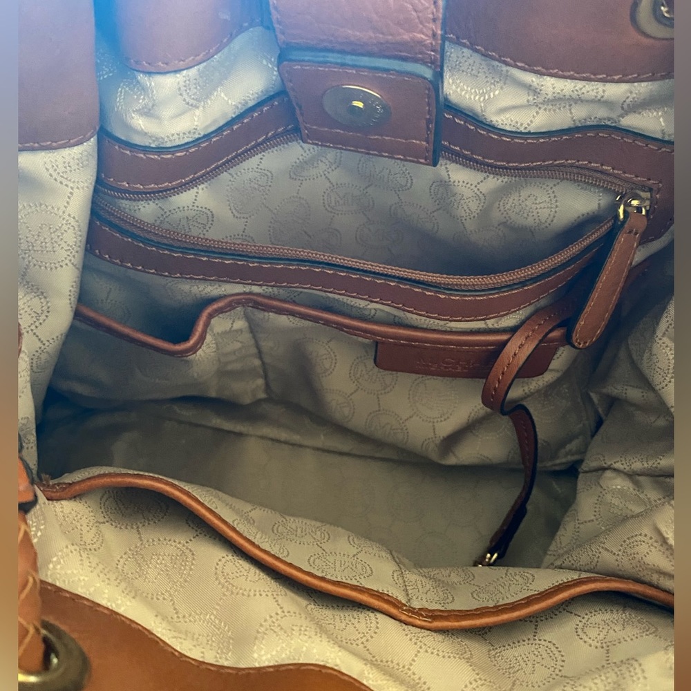 Michael Kors Logo Shoulder Bag - Picture 5 of 5
